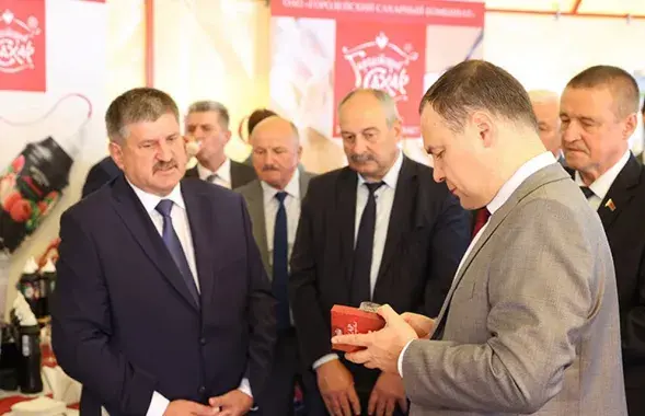 Прэм'ер-міністр Раман Галоўчанка зацікавіўся цукрам
