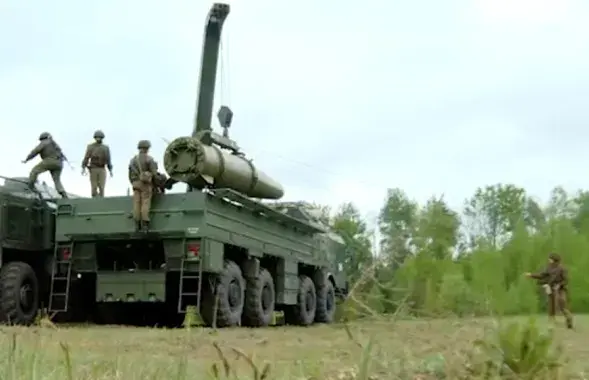 Тактическое ядерное оружие в Беларуси находится под контролем РФ и ее военных
