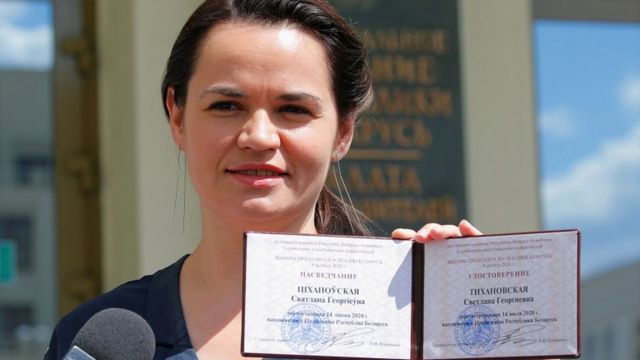 Пришли в избирком подать протест: Тихановская о том, как её вывозили из Беларуси