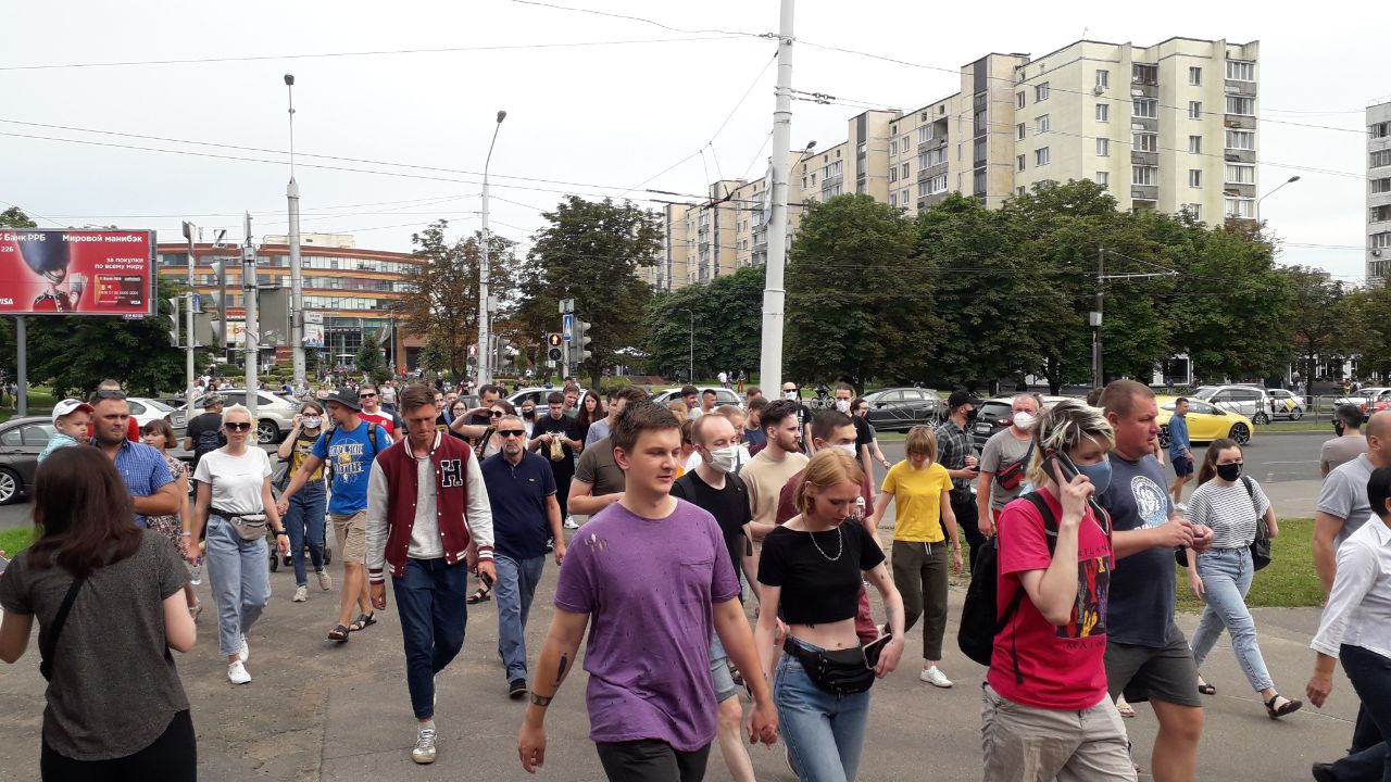 С криками "Света" и "Свобода": в Минске прошёл пикет в поддержку Тихановской