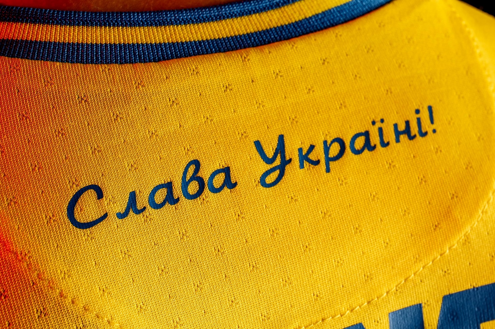 УЕФА патрабуе прыбраць з формы зборнай Украіны надпіс "Героям слава!"
