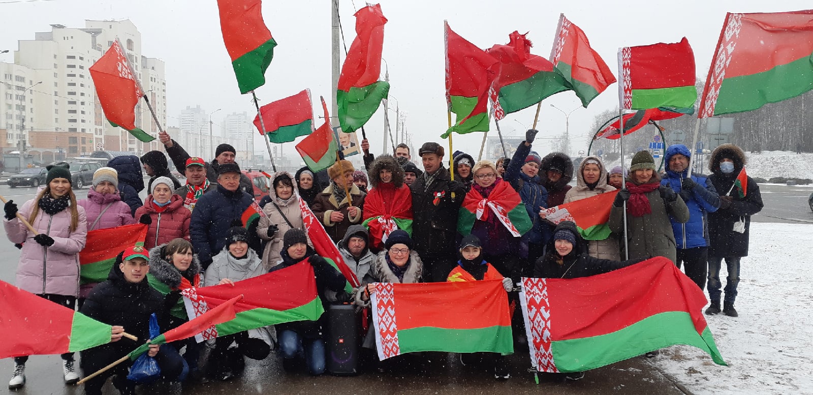 Пробеги за Лукашенко, “ябатькинги”, пикеты у посольств — везде одни и те же люди