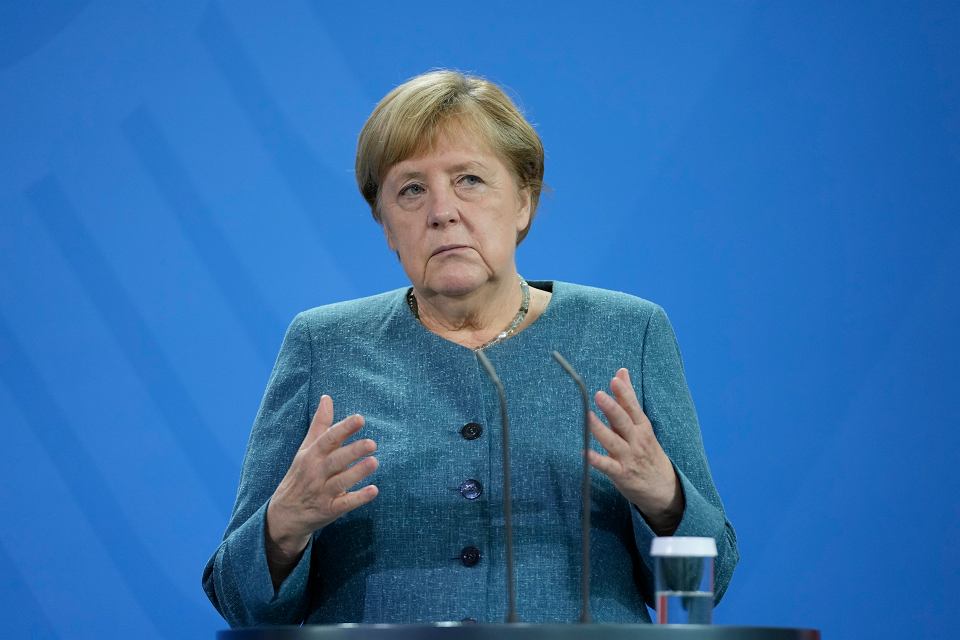 Меркель пьёт "Апероль Шприц": Лукашенко проиграл ей, но Беларусь не выиграла