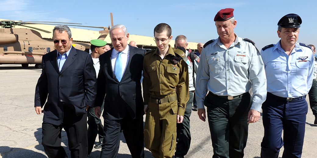 Пленный израильский солдат имеет право всех сдать? А вот и нет: опровергаем мем