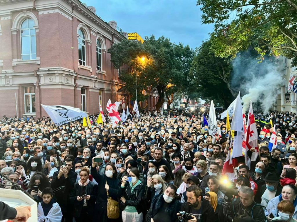 Грузия: анонсированная революция и “право на самоубийство” Саакашвили