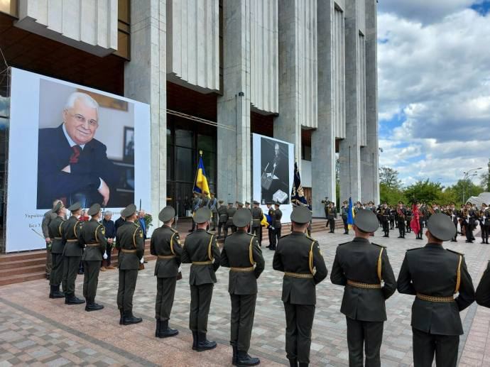 В Киеве прощаются с первым президентом Украины Леонидом Кравчуком