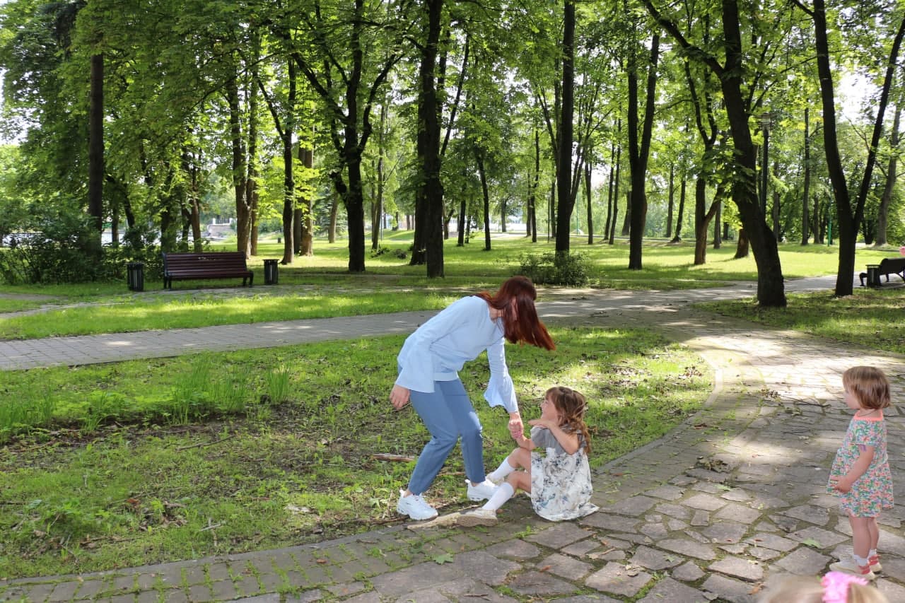 “Тренируемся звать на помощь”: в Минске работает школа детской безопасности