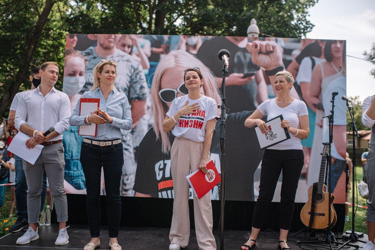 Тысячи сторонников встретили Светлану Тихановскую в Жлобине и Речице