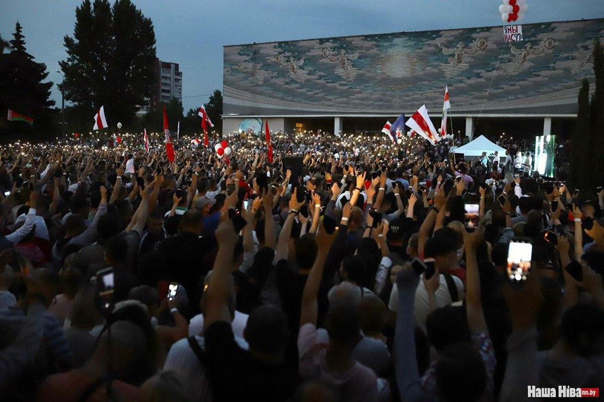 На мітынгу Святланы Ціханоўскай у Гомелі тысячы чалавек крычалі: "Ганьба!"