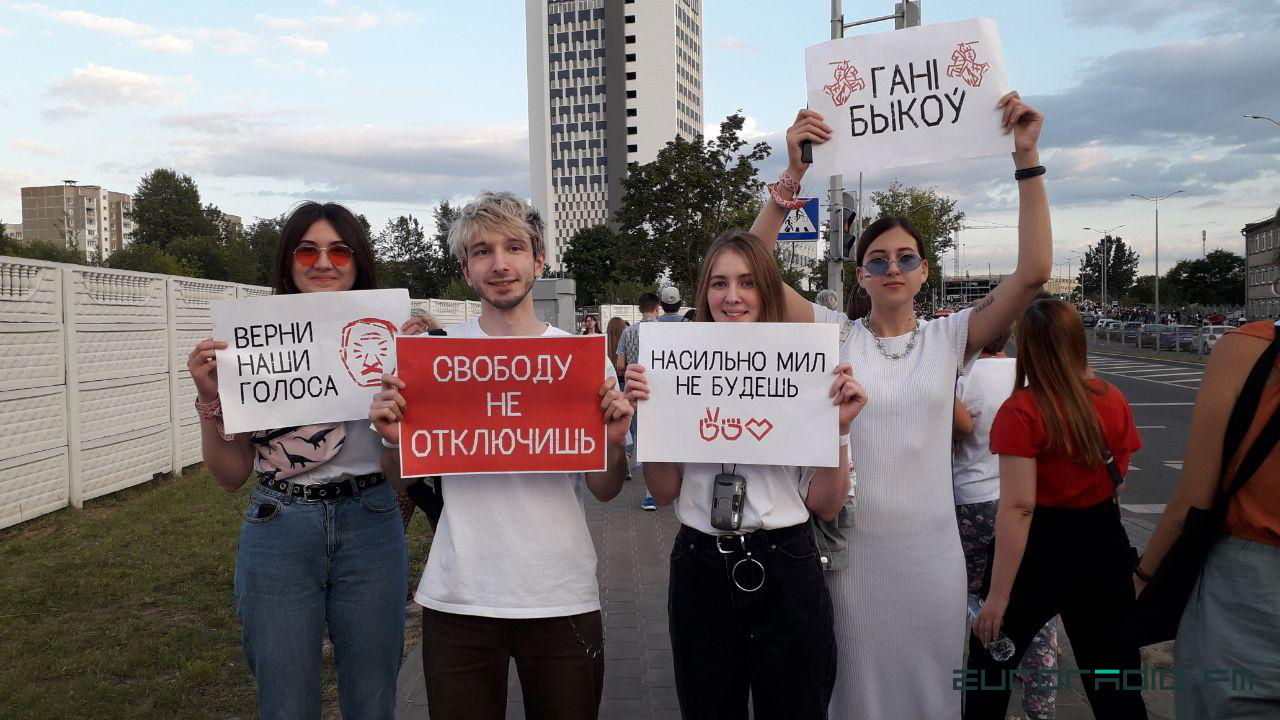 Рядом с телецентрами в Минске проходят акции протеста