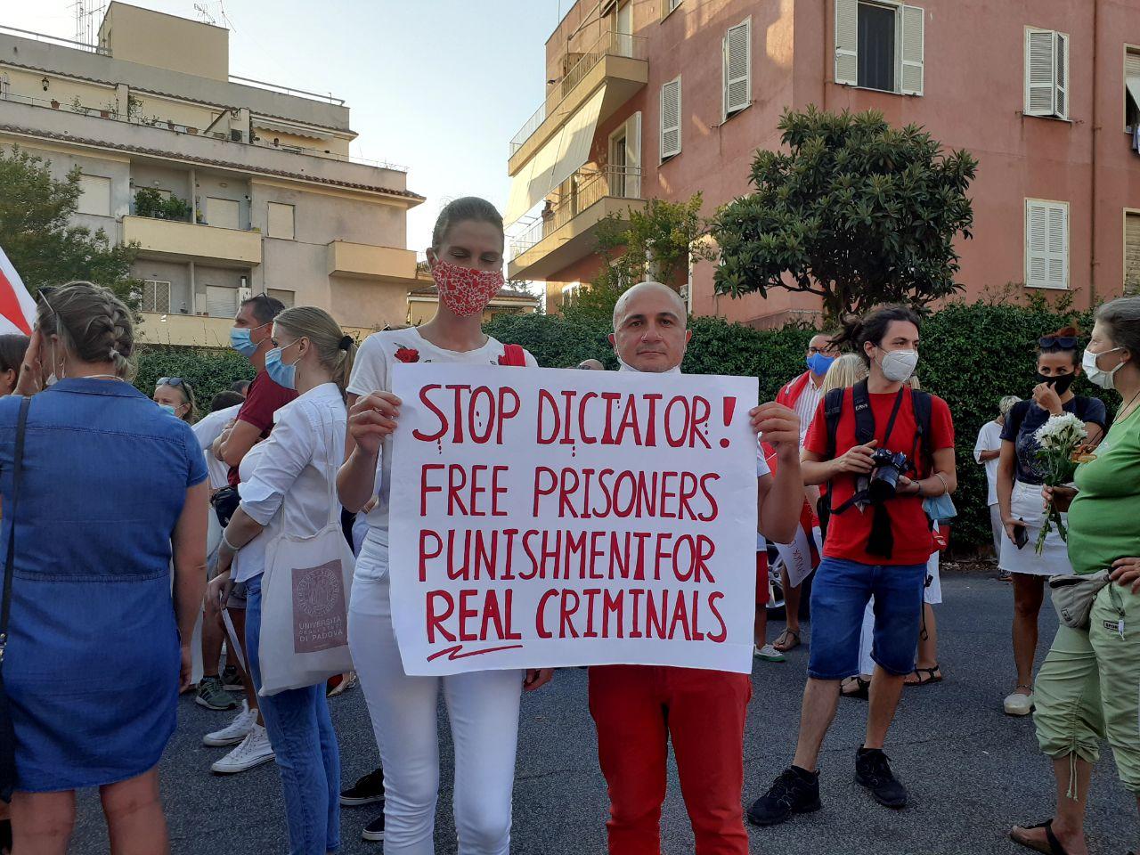 Акция солидарности белорусов в Риме. Фото
