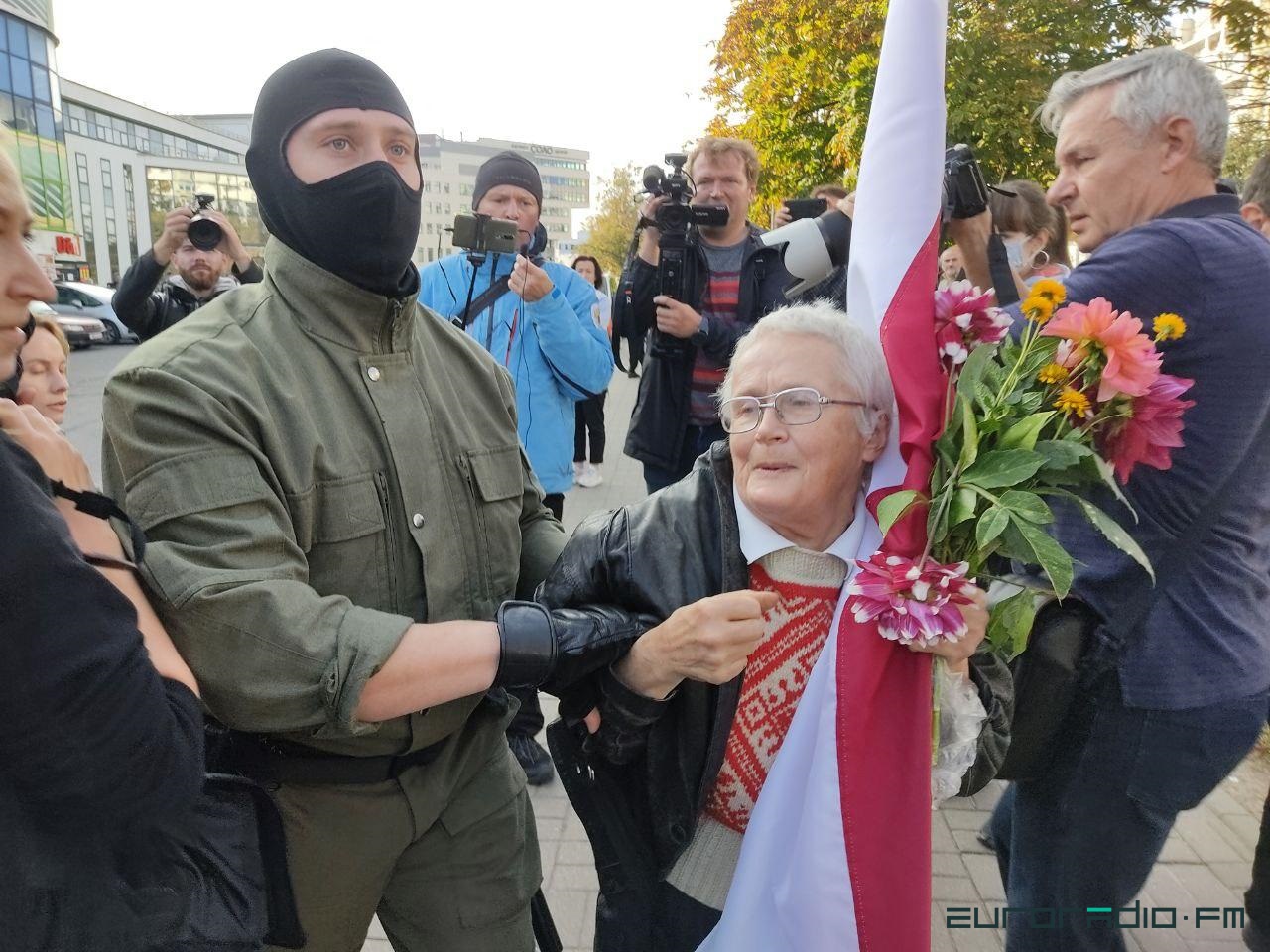 Мирный Женский марш в Минске продолжился задержаниями