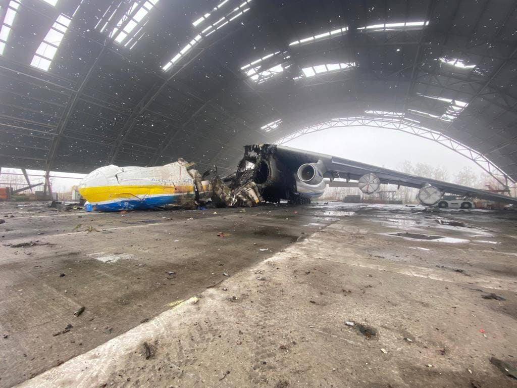 Появились новые фотографии уничтоженного самолета Ан-225 "Мрія"