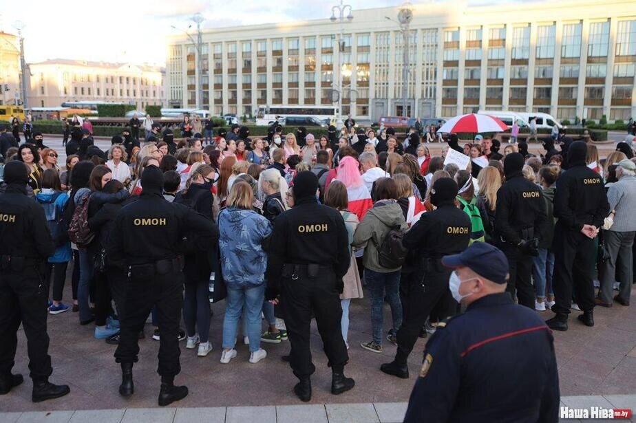 “Девушки пели “Купалинку”, а их задерживали”: как прошёл протест в Минске 