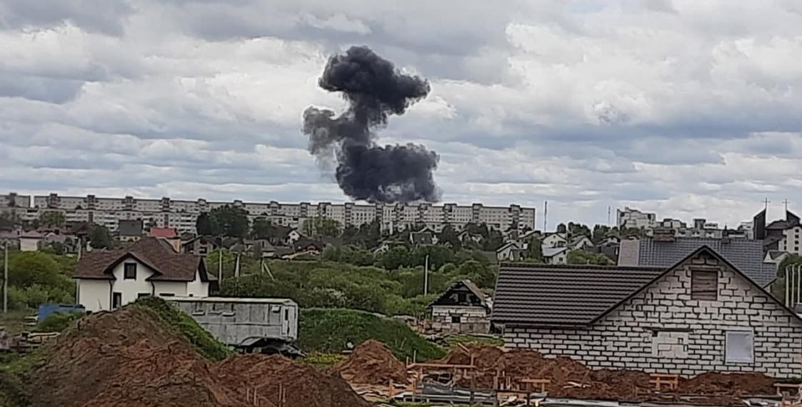 СК назвал причину крушения самолета Як-130 в Барановичах 