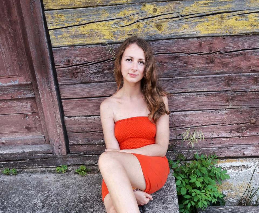 Актриса, работница ЦУМа: что известно про задержанную гражданку России