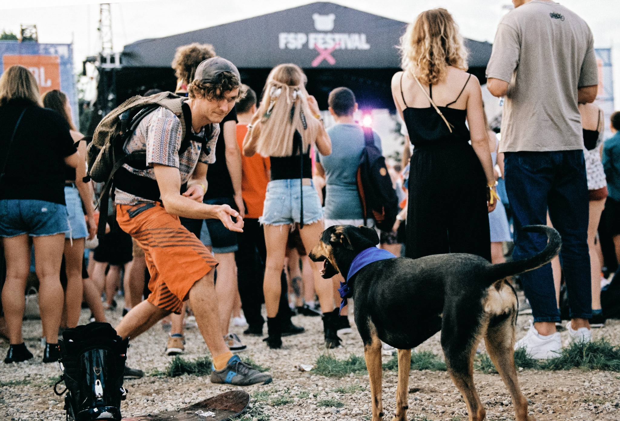 “Смотрим на ситуацию”: летние фестивали теряют хедлайнеров, но не сдаются