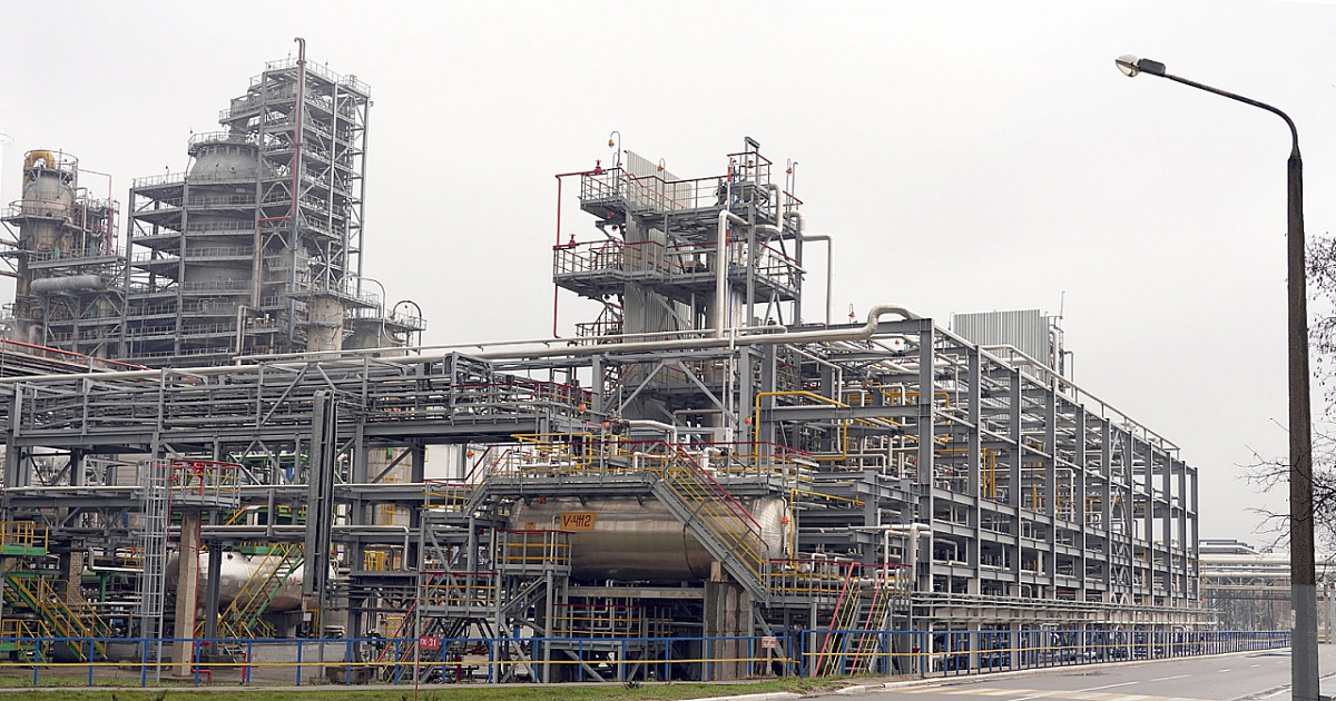 “Сургутнефтегаз” не собирается уменьшать поставки нефти на “Нафтан”