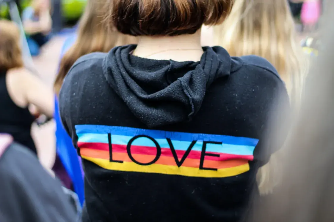 “Непонятно, куда сажать, давайте расстреляем”: как в Беларуси травят ЛГБТК+(18+)
