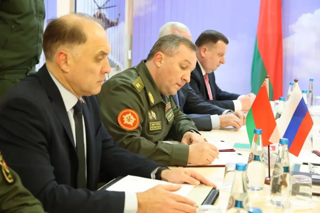 Беларусь будет воевать или пополнять ресурсы России: эксперты о визите Шойгу 