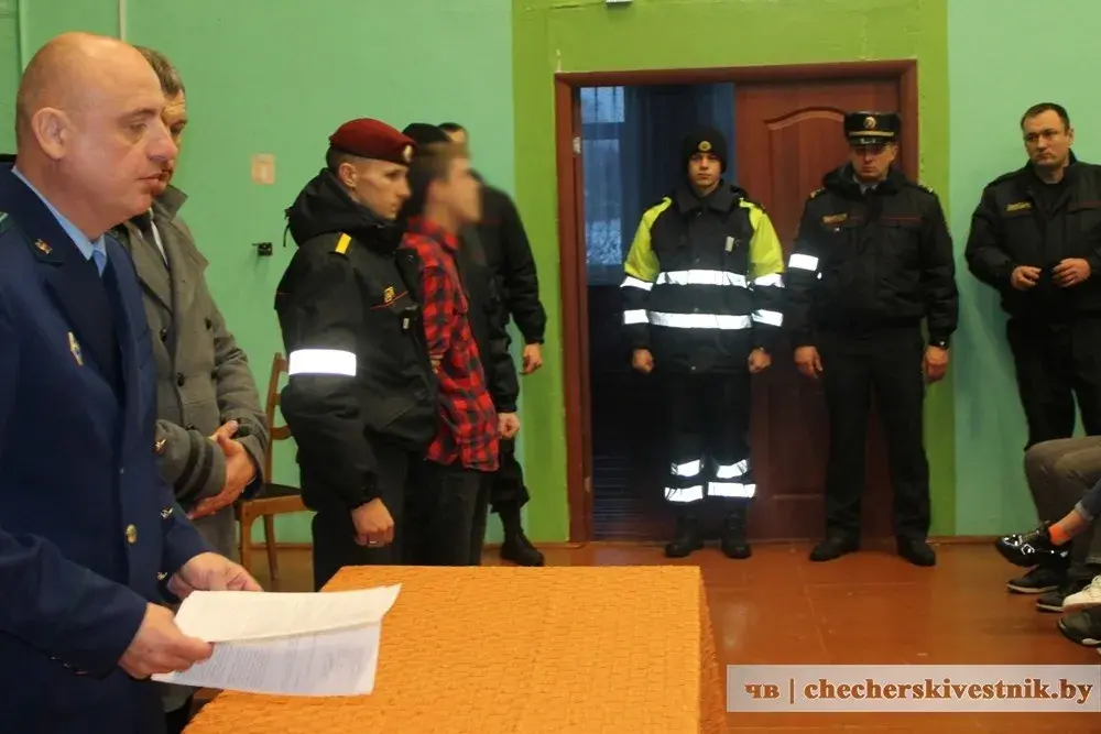 У Чачэрску сабралі моладзь на публічнае ўзяцце пад варту 16-гадовага навучэнца