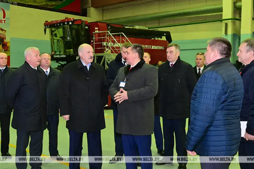 "Абавязковы масачны рэжым": Лукашэнка на "Гомсельмашы"