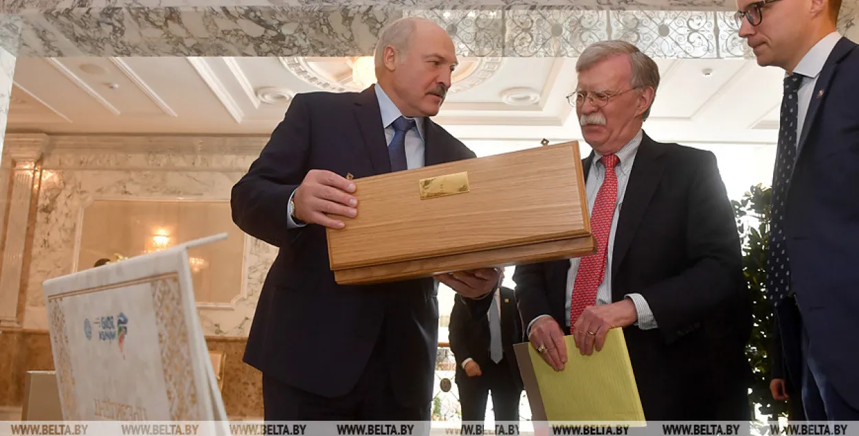 Lukashenka shows dirk for Trump / BelTA​