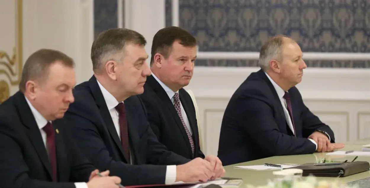 Юрий Назаров (второй слева) на сегодняшнем совещании у Лукашенко / БЕЛТА