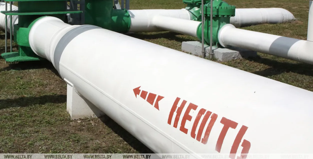 Белорусы пока помещают нефть в резервуары / БЕЛТА​