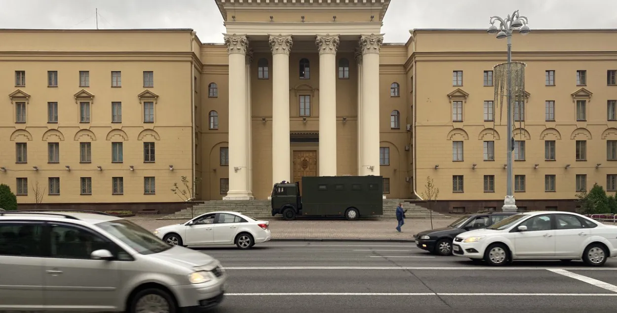 Автозак возле здания КГБ в Минске / Из архива Еврорадио