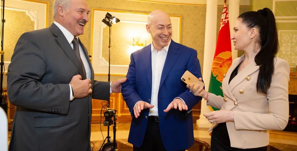 Лукашенко во время интервью / Фото из Facebook Алеси Бацман​