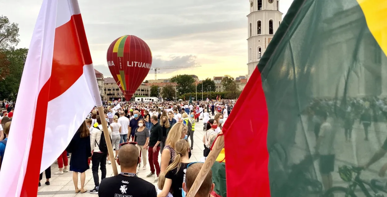 Около 350 белорусов выехали в Литву по гуманитарным причинам