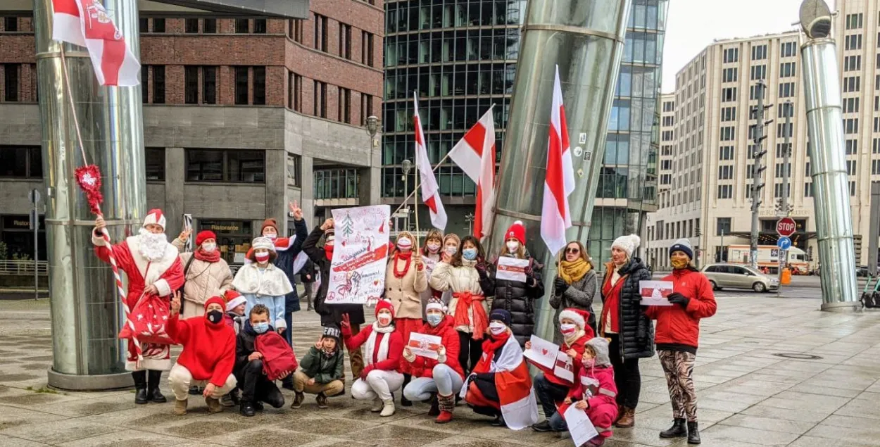 Белорусы в Германии: здесь каждый может ходить или вывесить из окна любой флаг