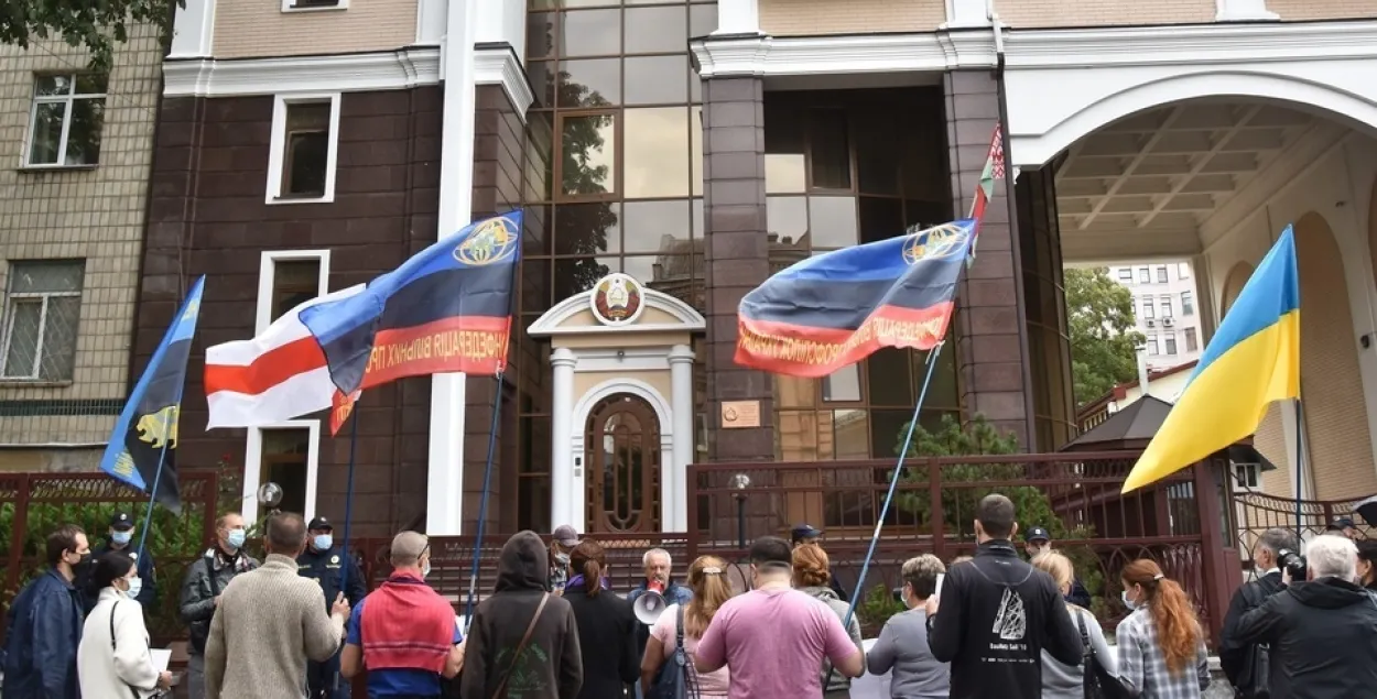 Protest outside the Belarusian embassy in Kyiv / Ukrinform