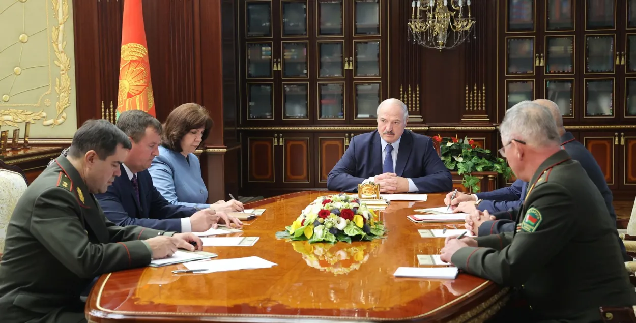 President Lukashenka and Security Council members discussing the detention of Russian citizens, 29 July 2020 / Reuters