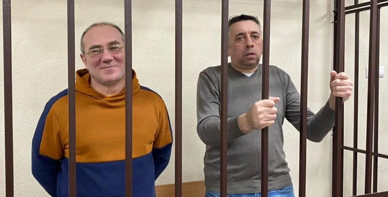 Александр Кабанов и Сергей Петрухин в клетке в суде / nn.by​