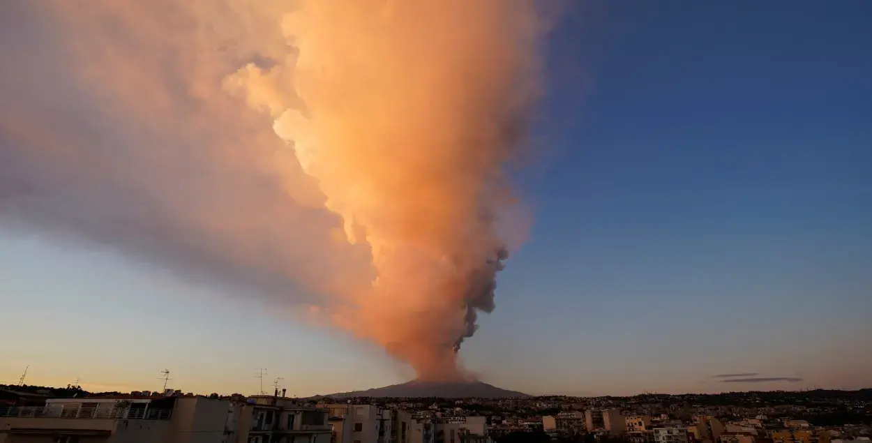 Вулкан, который проснулся / Reuters​