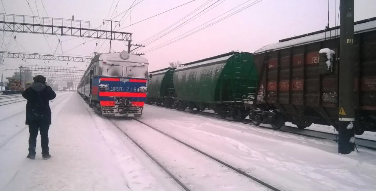 В Орше поезд сбил мужчин, которые чистили железную дорогу от снега