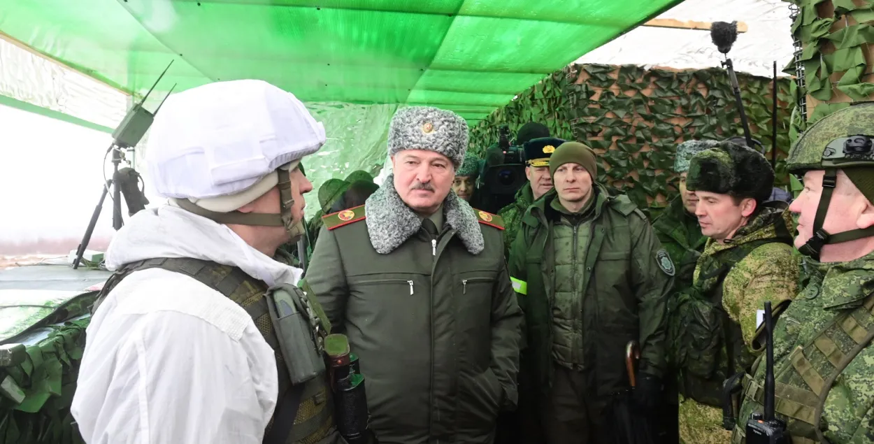 Александр Лукашенко думает о защите / president.gov.by