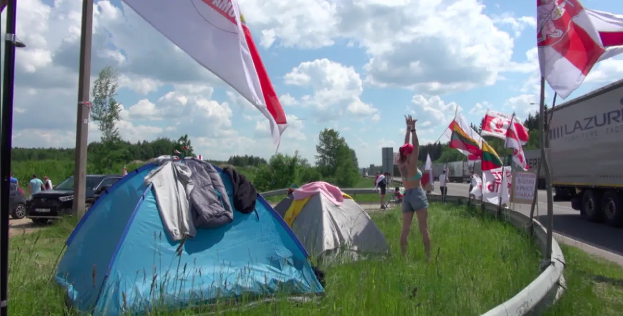 Следим за порядком, мы же белорусы: как живёт палаточный лагерь на границе