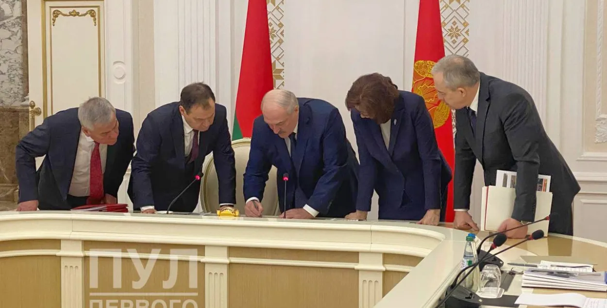Афіцыйнае сацдаследаванне засведчыла зніжэнне даверу беларусаў да Лукашэнкі