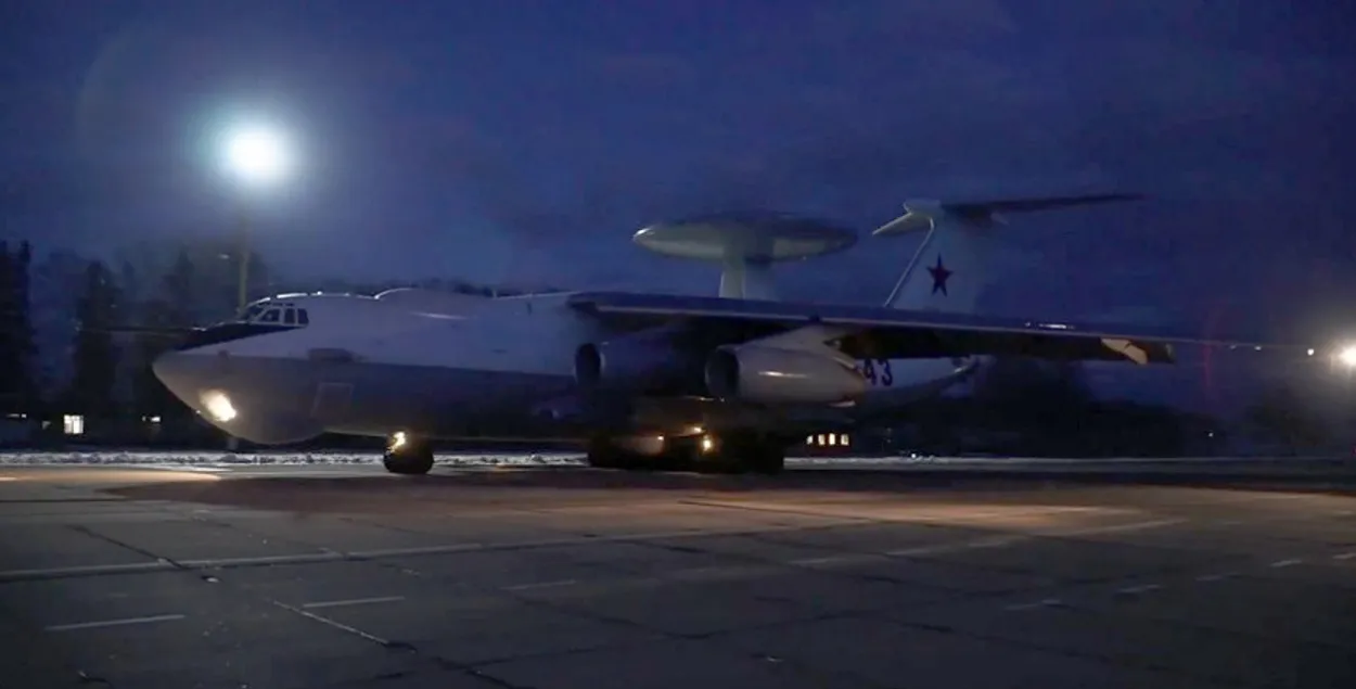 Российский самолет повредили белорусские партизаны / скриншот из видео "Беларусь 1"
