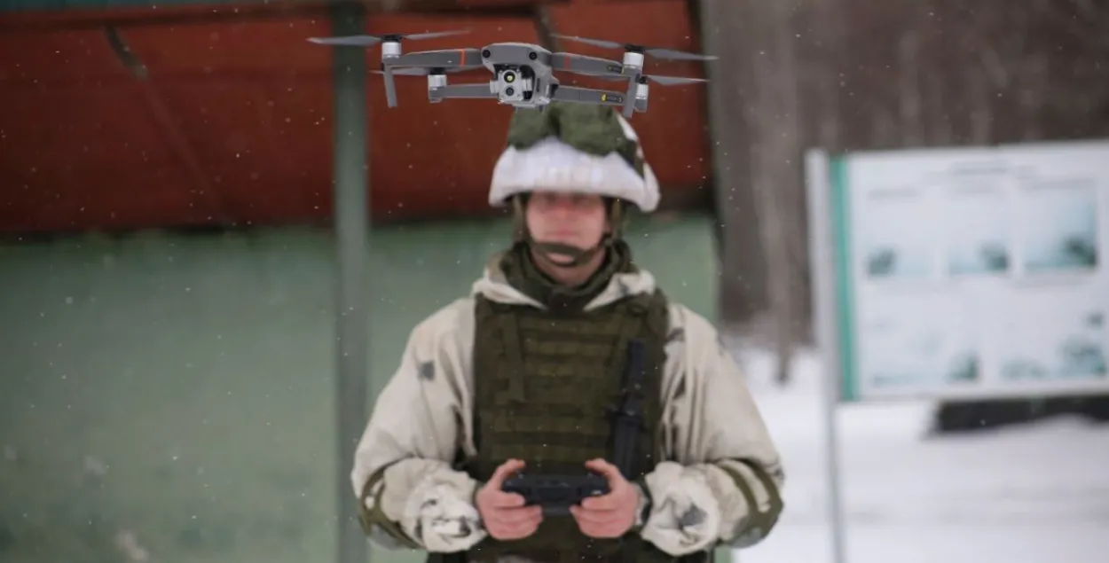 Беларускі вайсковец з дронам / t.me/modmilby/
