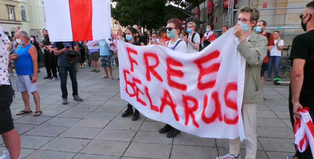 Белорусский протест в Варшаве / TVN
