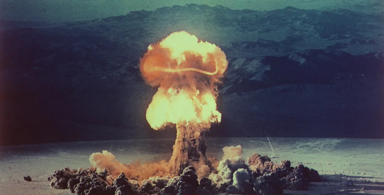 Испытание атомной бомбы в американской Неваде в 1957 году /&nbsp;Nevada National Security Site Tour Booklet
