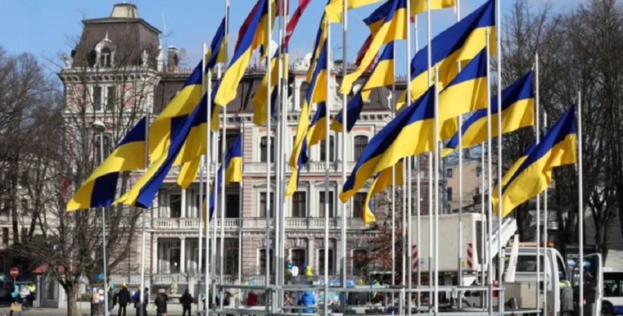 В Риге будет много украинских флагов / LETA
