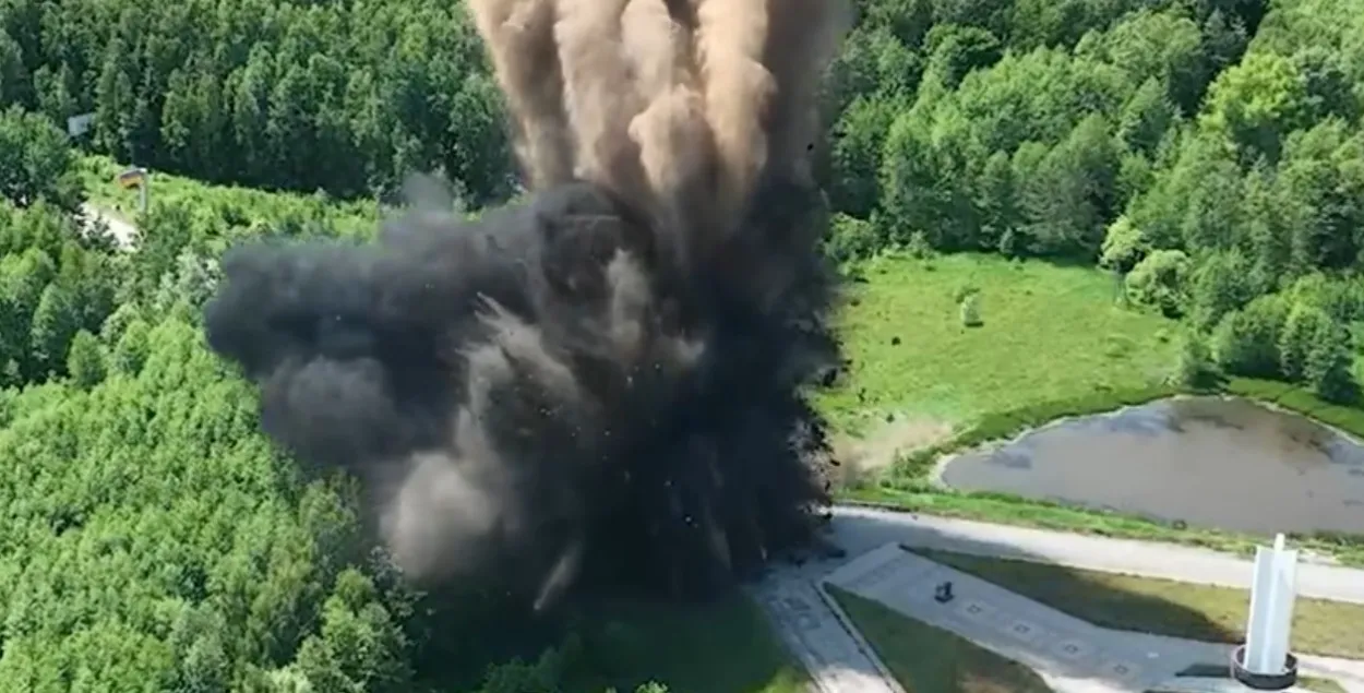 Взрыв возле "Трех сестер" / Скриншот из видео
