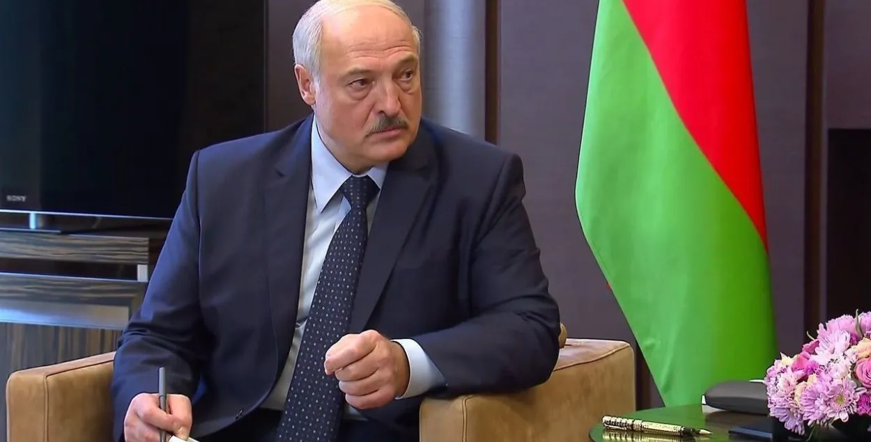 Як і анансаваў Лукашэнка, выходзіць фільм пра яго "палац"