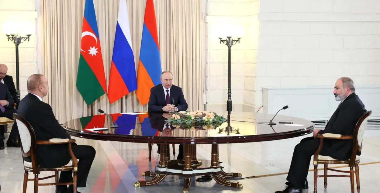 Переговоры между главами Армении и Азербайджана прошли при посредничестве России / kremlin.ru
