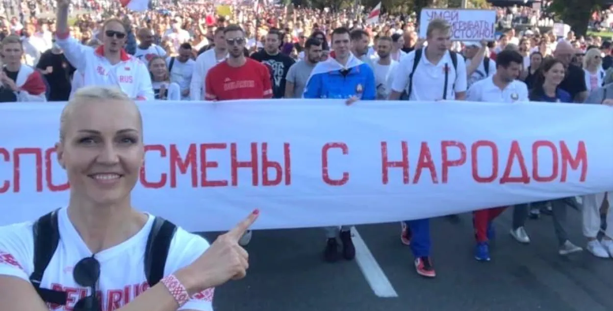 Елена Левченко на акции протеста в Минске / Фото из соцсетей​